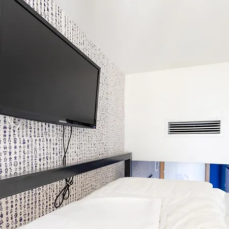 Link אכסניה לובראן