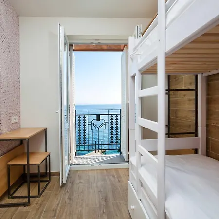 Link אכסניה לובראן